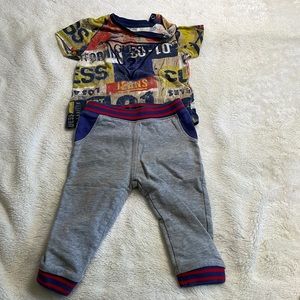 guess set top is 18 mos and bottom is 12mos